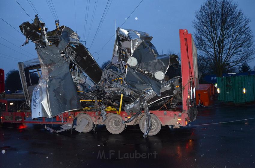 Schwerer VU Bus Zug Düsseldorf P513.JPG